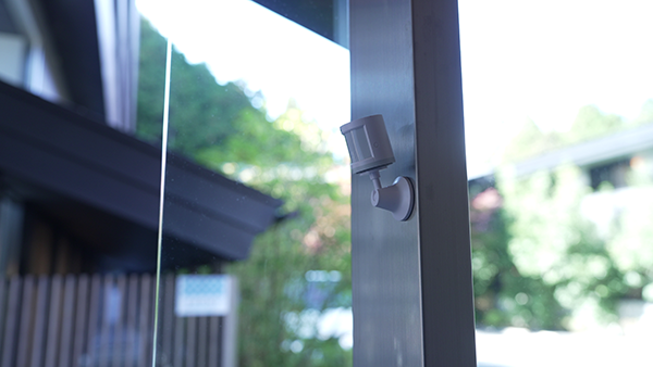 A motion sensor set up on the entrance detects visits by guests