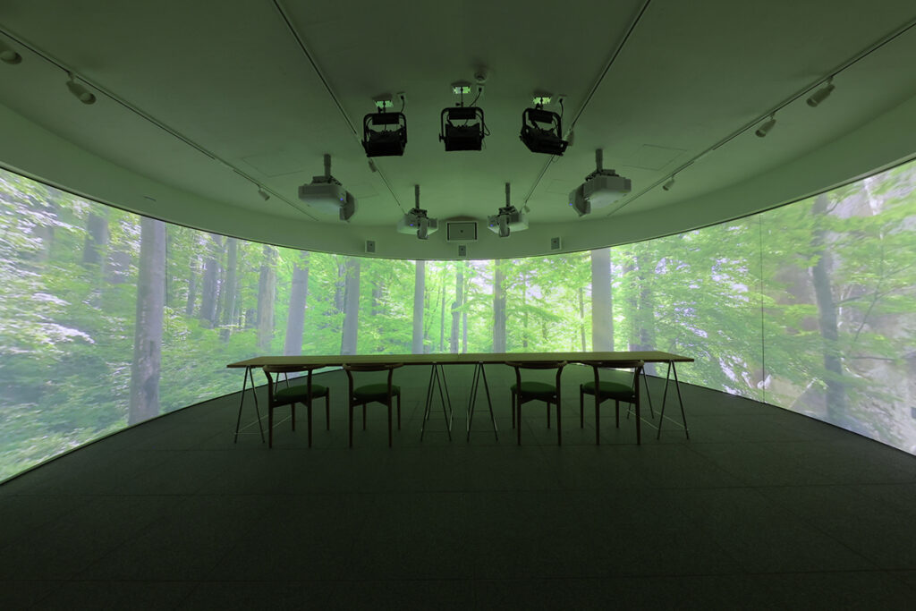 Photo: “Half-moon theater” with a 230-degree screen