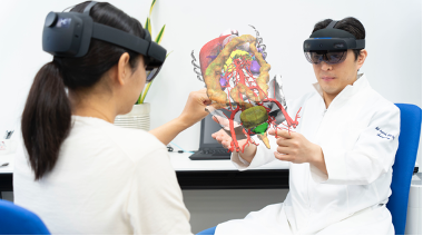 photo:Presenting images using a head-mounted display